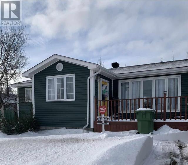 1008 Oak Avenue, House detached with 2 bedrooms, 1 bathrooms and null parking in Labrador City NL | Image 3