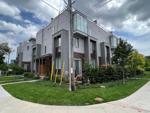 1 - 17 Greenbriar Rd, Townhouse with 4 bedrooms, 3 bathrooms and 2 parking in Toronto ON | Image 1