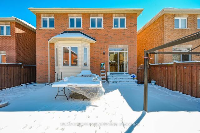 29 Begonia Cres, House detached with 4 bedrooms, 4 bathrooms and 6 parking in Brampton ON | Image 16