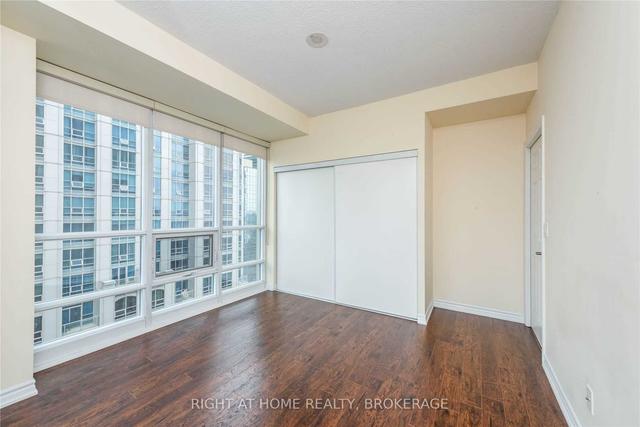3411 - 761 Bay St, Condo with 2 bedrooms, 2 bathrooms and 1 parking in Toronto ON | Image 9