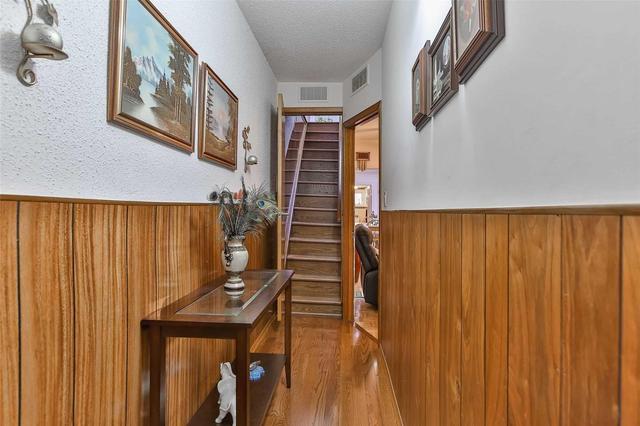 Upper - 305 Caledonia Rd, House semidetached with 1 bedrooms, 1 bathrooms and 1 parking in Toronto ON | Image 12