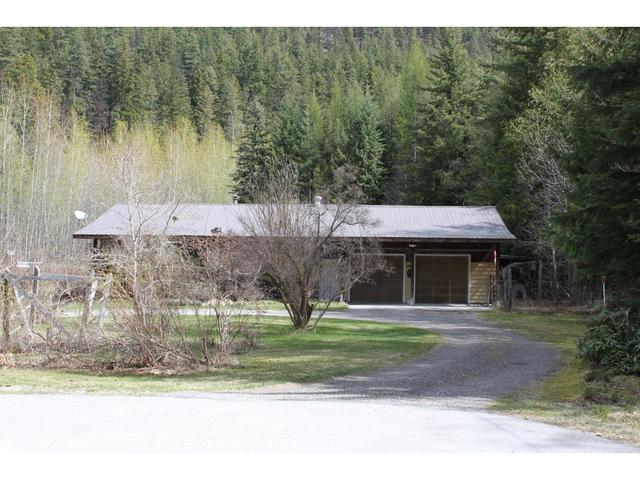 226 Burton Main Road, House detached with 3 bedrooms, 2 bathrooms and null parking in Central Kootenay K BC | Image 1