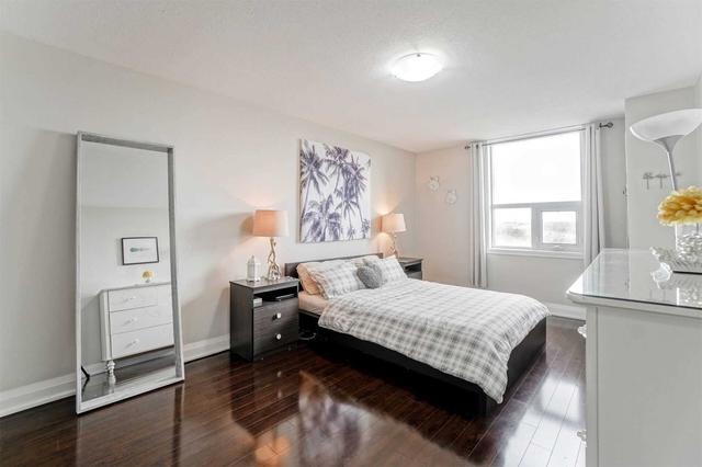 810 - 714 The West Mall, Condo with 2 bedrooms, 2 bathrooms and 1 parking in Toronto ON | Image 4