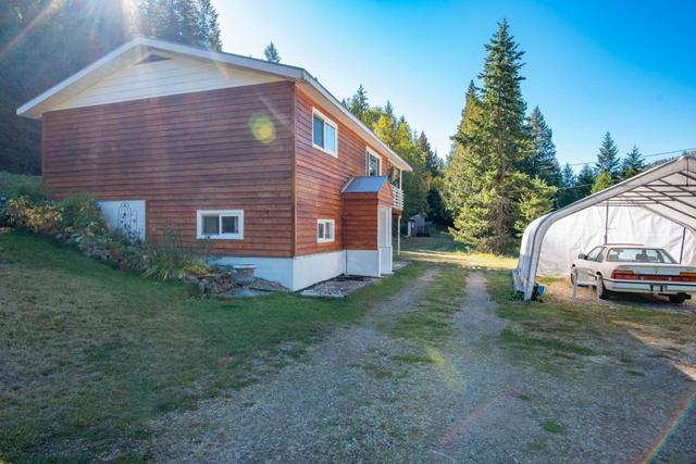1110 Highway 22, House detached with 3 bedrooms, 1 bathrooms and null parking in Kootenay Boundary B BC | Image 5