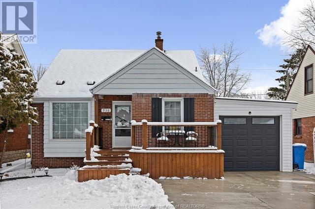 936 Edward Avenue, House attached with 3 bedrooms, 2 bathrooms and null parking in Windsor ON | Card Image