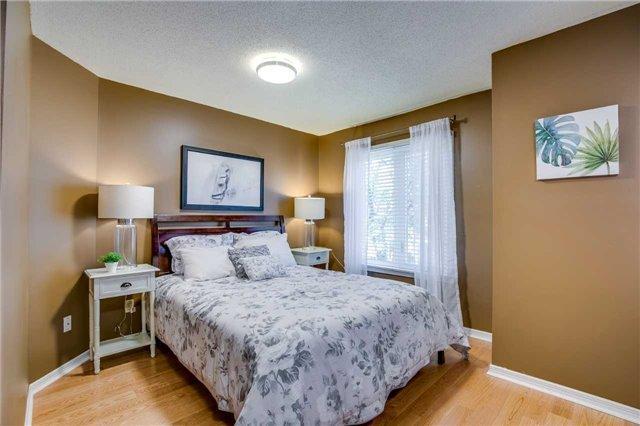 8 - 2006 Glenada Cres, Townhouse with 3 bedrooms, 3 bathrooms and 1 parking in Oakville ON | Image 12