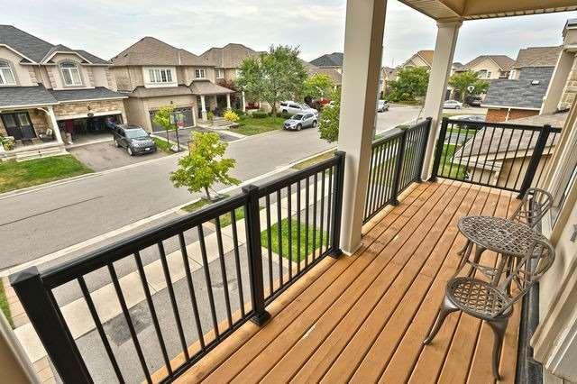 208 Cathcart Cres, House detached with 4 bedrooms, 4 bathrooms and 2 parking in Milton ON | Image 10