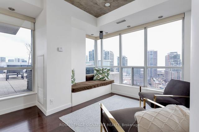 lph18 - 1 Shaw St, Condo with 2 bedrooms, 2 bathrooms and 1 parking in Toronto ON | Image 3
