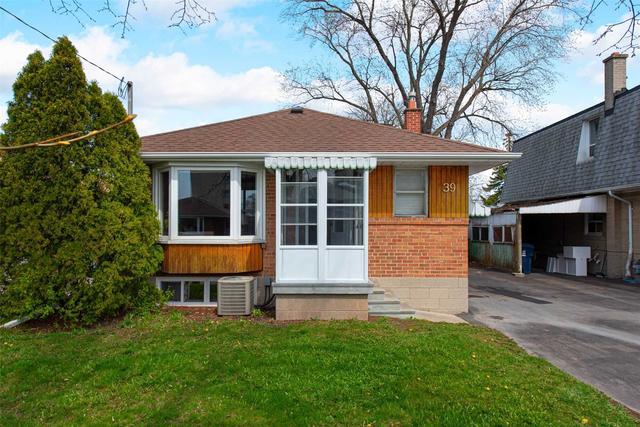 39 Amberley Dr, House detached with 3 bedrooms, 2 bathrooms and 3 parking in Toronto ON | Card Image