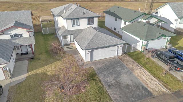 8166 107 Street, House detached with 3 bedrooms, 3 bathrooms and 2 parking in Grande Prairie AB | Image 2