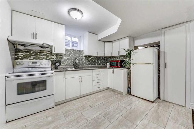 70 Sunderland Cres, House detached with 3 bedrooms, 3 bathrooms and 3 parking in Toronto ON | Image 15
