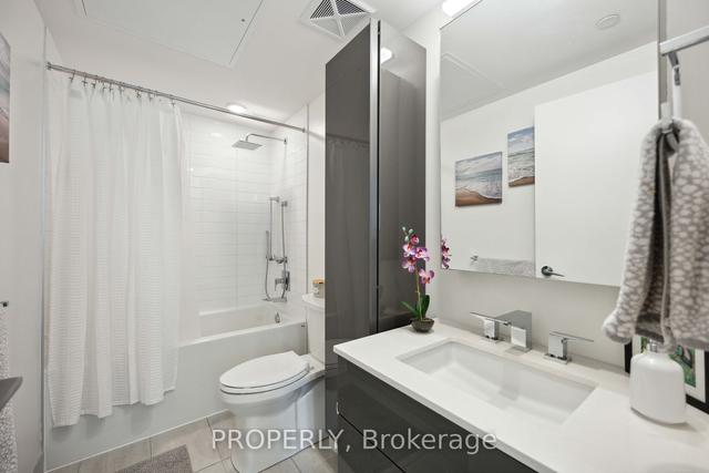 1105 - 25 Richmond St E, Condo with 2 bedrooms, 2 bathrooms and 0 parking in Toronto ON | Image 6