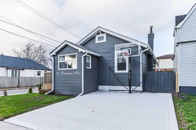 171 Britannia Ave, House detached with 2 bedrooms, 2 bathrooms and 4 parking in Hamilton ON | Image 1