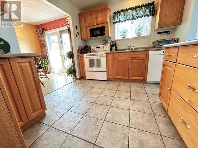 111 Bullmoose Crescent, House detached with 4 bedrooms, 2 bathrooms and null parking in Tumbler Ridge BC | Image 3