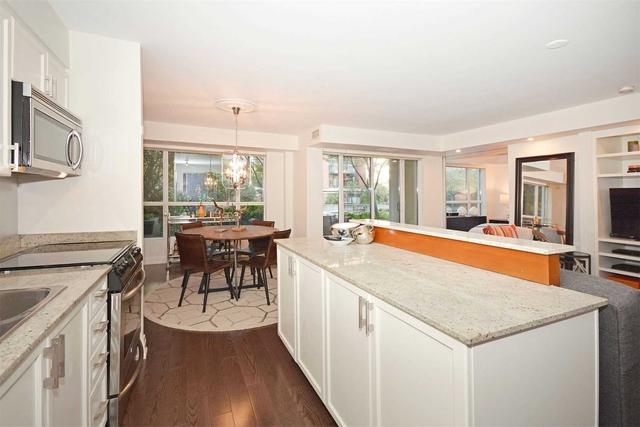 202 - 18 Beverley St, Condo with 2 bedrooms, 2 bathrooms and 1 parking in Toronto ON | Image 2