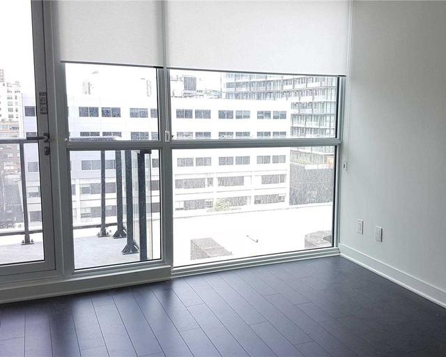 1003 - 290 Adelaide St W, Condo with 0 bedrooms, 1 bathrooms and 0 parking in Toronto ON | Image 6