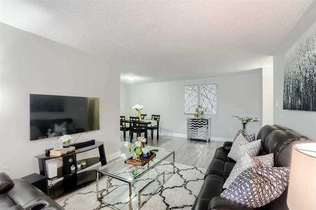 203 - 21 Knightsbridge Rd, Condo with 2 bedrooms, 1 bathrooms and 1 parking in Brampton ON | Image 2