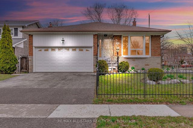 31 Wilkinson Dr, House detached with 3 bedrooms, 3 bathrooms and 4 parking in Toronto ON | Image 1