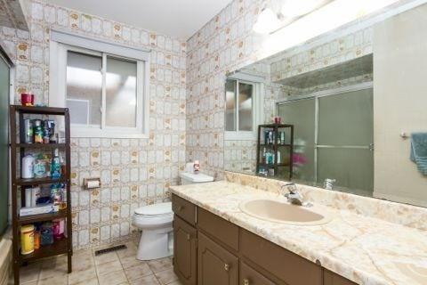 93 Elinor Ave, House detached with 3 bedrooms, 2 bathrooms and 4 parking in Toronto ON | Image 11
