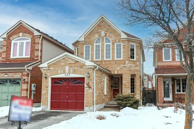 123 Smales Dr, House detached with 3 bedrooms, 2 bathrooms and 3 parking in Ajax ON | Image 1
