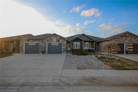206 Stickel Street, House attached with 4 bedrooms, 2 bathrooms and 3 parking in Saugeen Shores ON | Card Image