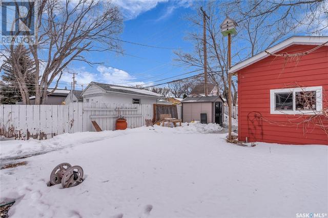 2025 St Charles Avenue, House detached with 3 bedrooms, 2 bathrooms and null parking in Saskatoon SK | Image 38