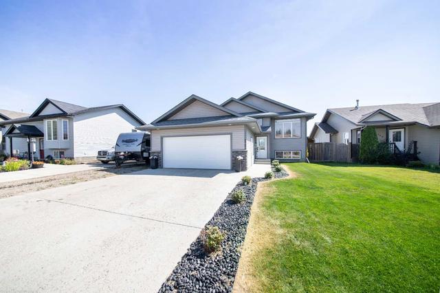 5304 51 Street, House detached with 4 bedrooms, 3 bathrooms and 4 parking in Vermilion River County AB | Image 1