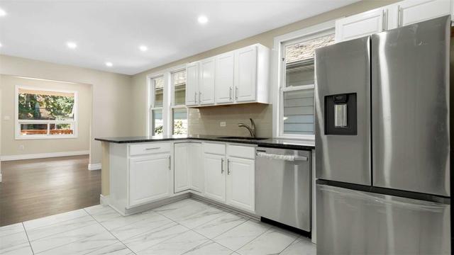 1064 Elm Ave, House detached with 2 bedrooms, 2 bathrooms and 1 parking in Windsor ON | Image 5