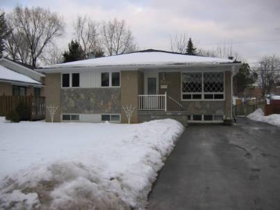 867 Naroch Blvd, House detached with 3 bedrooms, 2 bathrooms and 4 parking in Pickering ON | Image 1