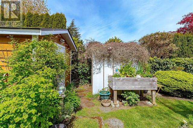 344 Stannard Ave, House detached with 3 bedrooms, 2 bathrooms and 1 parking in Victoria BC | Image 62