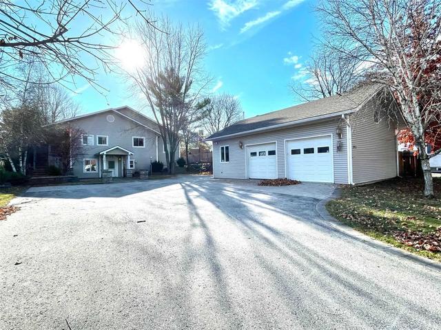 393 Colborne St, House detached with 3 bedrooms, 3 bathrooms and 12 parking in Midland ON | Card Image