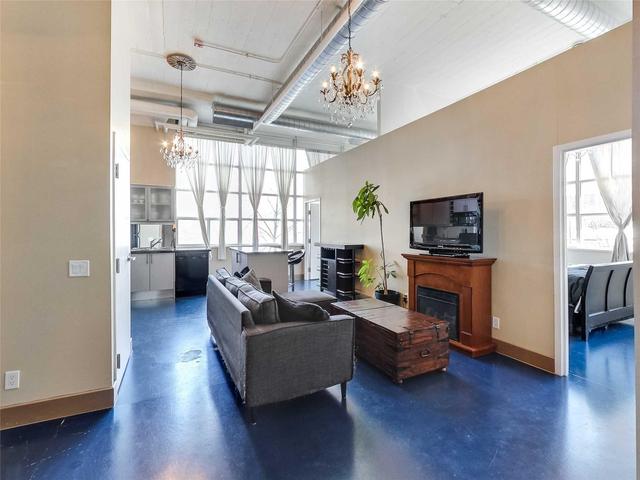 123 - 1001 Roselawn Ave, Condo with 2 bedrooms, 1 bathrooms and 1 parking in Toronto ON | Image 5