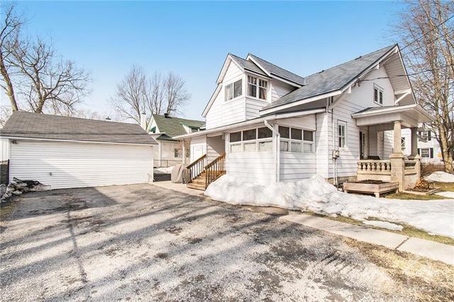 102 King Street, House detached with 5 bedrooms, 2 bathrooms and 5 parking in North Dundas ON | Image 29