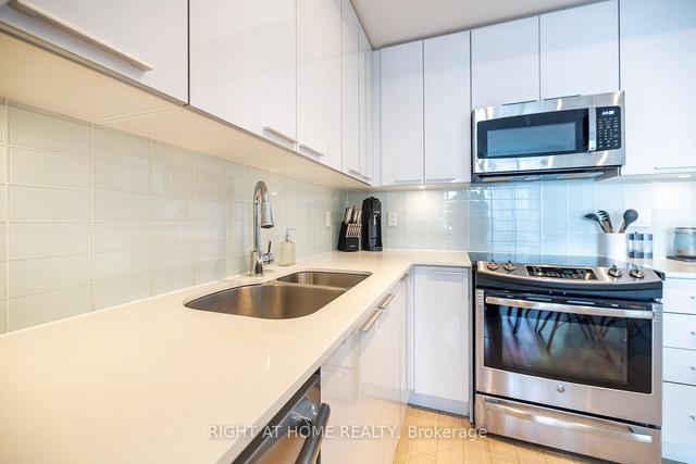 628 - 10 Park Lawn Rd, Condo with 2 bedrooms, 2 bathrooms and 1 parking in Toronto ON | Image 4