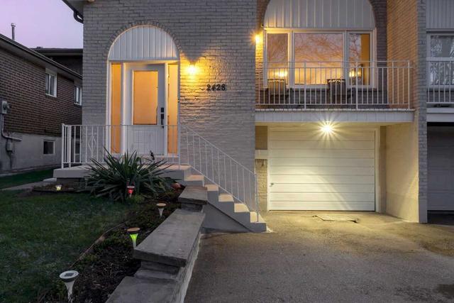 2428 Cashmere Ave, House semidetached with 3 bedrooms, 2 bathrooms and 3 parking in Mississauga ON | Image 23