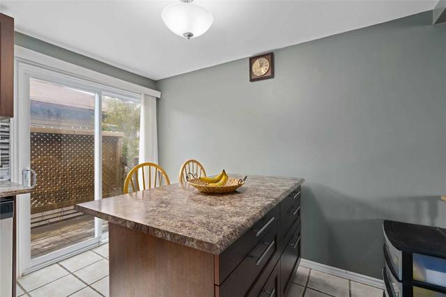 47 Hickling Tr, House detached with 3 bedrooms, 2 bathrooms and 4 parking in Barrie ON | Image 2