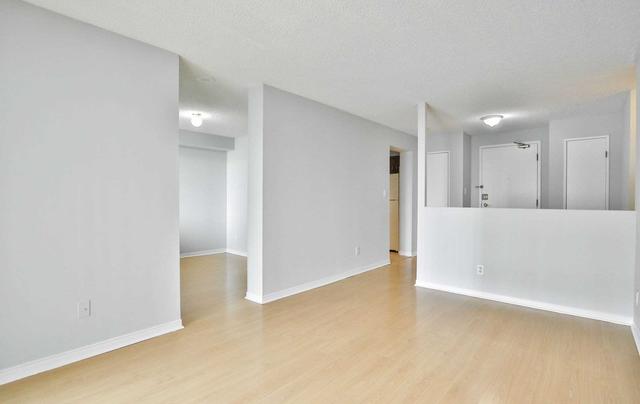 1014 - 155 Hillcrest Ave, Condo with 2 bedrooms, 1 bathrooms and 1 parking in Mississauga ON | Image 3