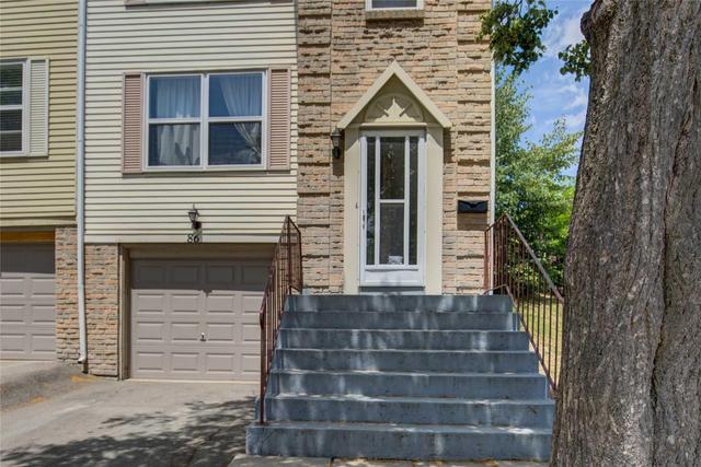 86 Morley Cres, Townhouse with 3 bedrooms, 2 bathrooms and 1 parking in Brampton ON | Image 1