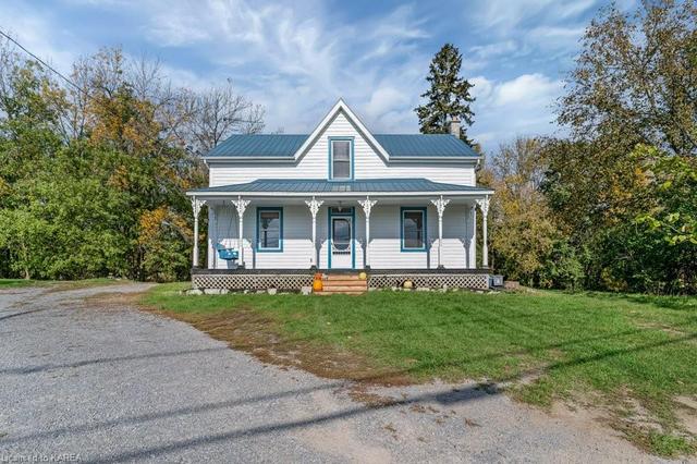 4819 Battersea Road, House detached with 4 bedrooms, 2 bathrooms and 6 parking in South Frontenac ON | Image 1