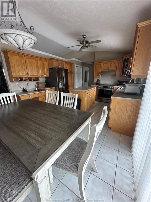 100 Hillary Cres, House detached with 5 bedrooms, 3 bathrooms and null parking in Moncton NB | Image 11