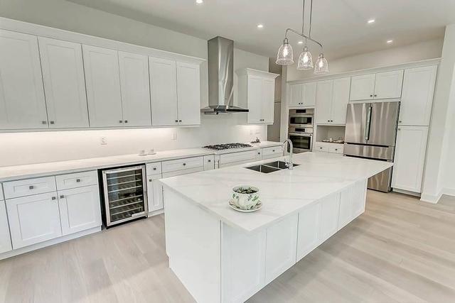 155 Mansfield Dr, House detached with 4 bedrooms, 5 bathrooms and 6 parking in Oakville ON | Image 6