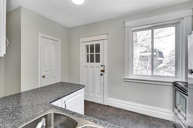 500 Parkdale Avenue, Home with 3 bedrooms, 2 bathrooms and 1 parking in Ottawa ON | Image 11