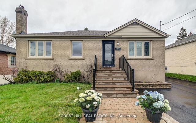 28 Battersea Cres, House detached with 3 bedrooms, 2 bathrooms and 7 parking in Toronto ON | Image 1