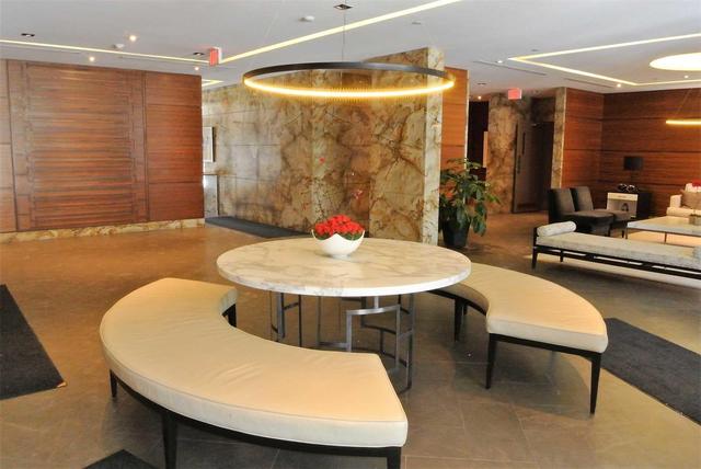 110 - 21 Clairtrell Rd, Condo with 1 bedrooms, 2 bathrooms and 1 parking in Toronto ON | Image 2