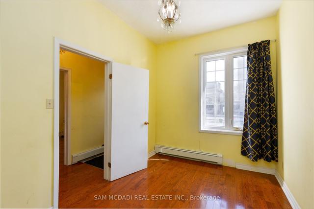238a Bathurst St, House attached with 3 bedrooms, 2 bathrooms and 2 parking in Toronto ON | Image 4