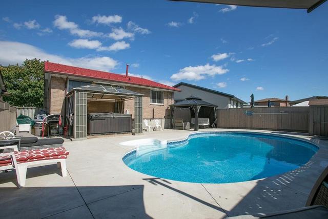 38 Rama Court, House detached with 4 bedrooms, 2 bathrooms and 2 parking in Hamilton ON | Image 3