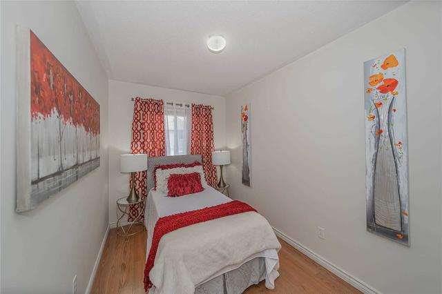 12 Spraggins Lane, Townhouse with 3 bedrooms, 2 bathrooms and 2 parking in Ajax ON | Image 9