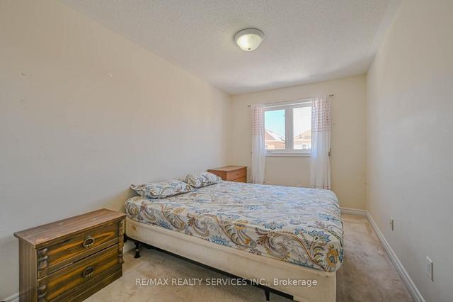 29 Begonia Cres, House detached with 4 bedrooms, 4 bathrooms and 6 parking in Brampton ON | Image 10