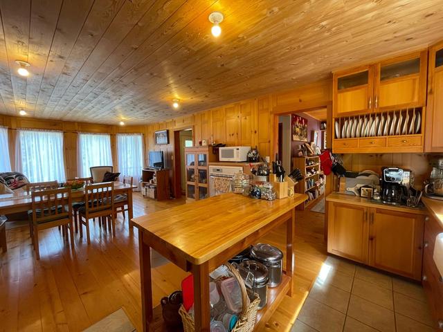 3865 Malina Road, House detached with 4 bedrooms, 3 bathrooms and null parking in Central Kootenay E BC | Image 41