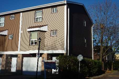 73 Enmount Dr, Townhouse with 3 bedrooms, 2 bathrooms and 1 parking in Brampton ON | Image 1